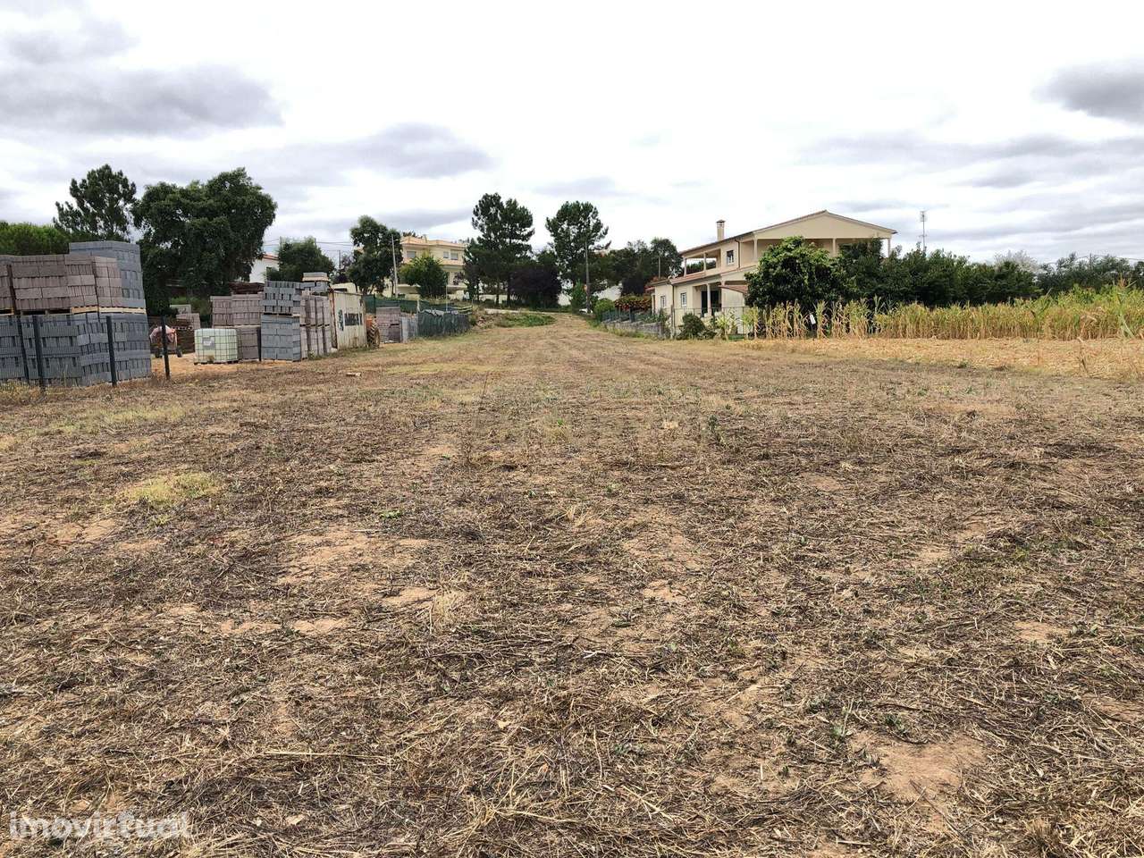 Terreno plano de 1.589,85 m² - Grande imagem: 5/9