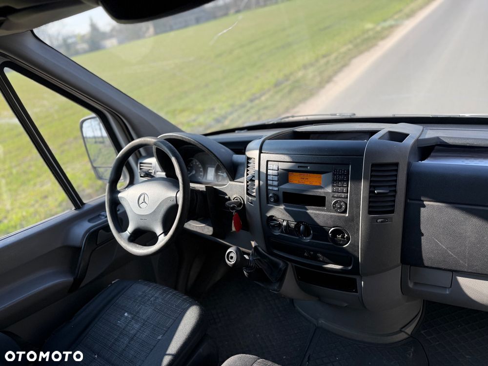 Mercedes-Benz Sprinter - 14