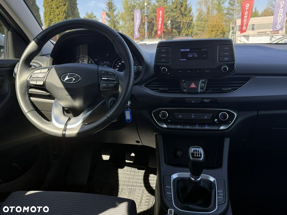 Hyundai i30 1.5 DPI Classic + - 13