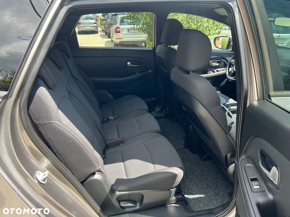 Kia Carens 1.7 CRDi 141 Dream Team Edition - 29