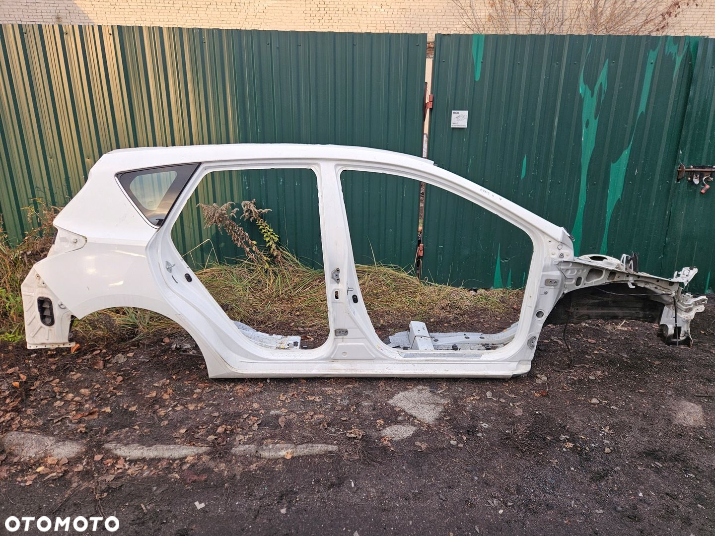 TOYOTA AURIS II 13-17 FARTUCH PRAWY - 3