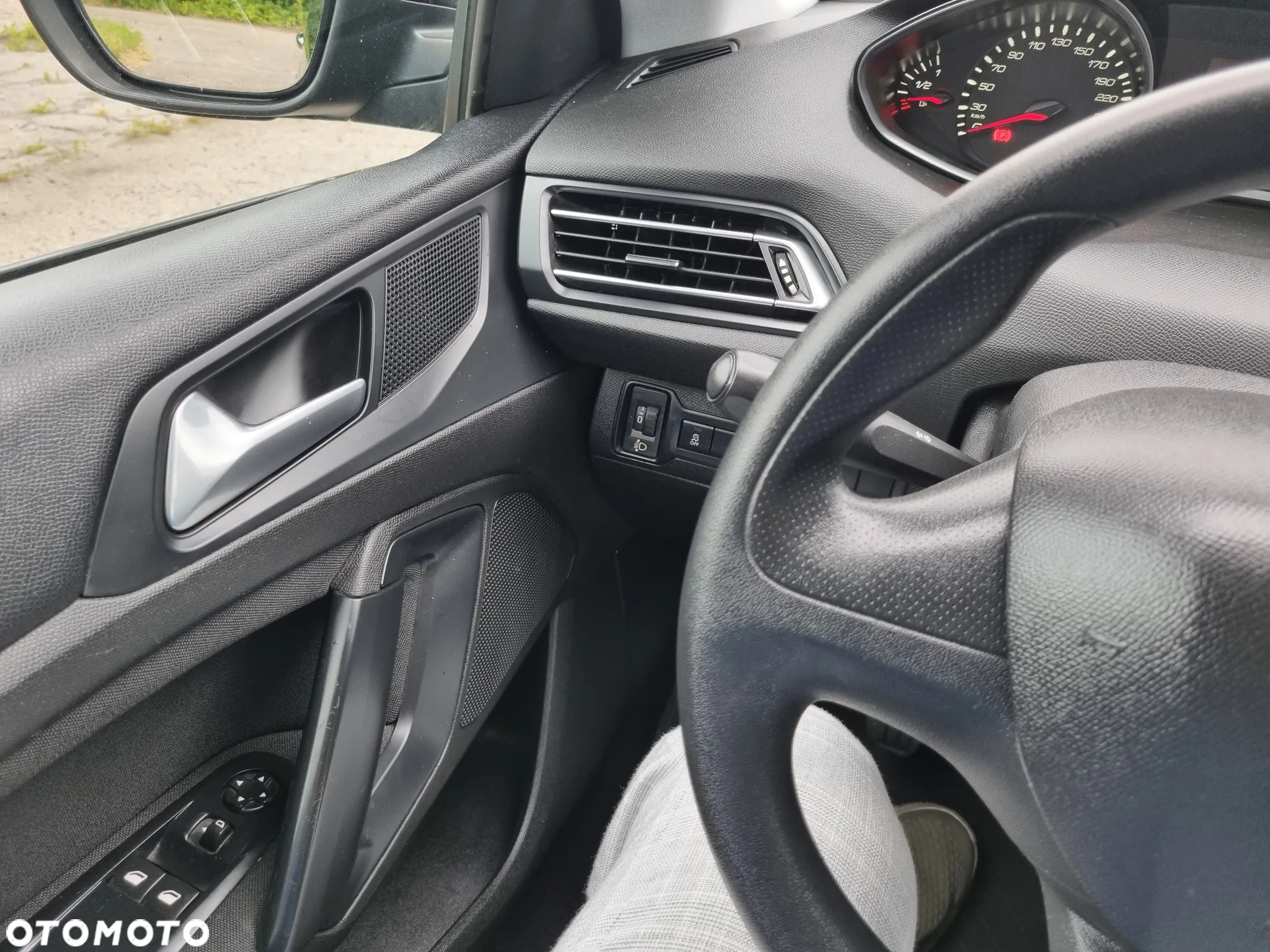 Peugeot 308 1.2 PureTech Access EU6 - 17
