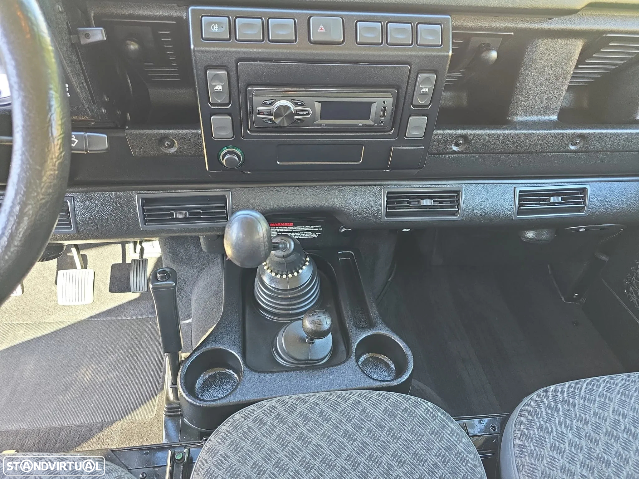 Land Rover Defender - 18