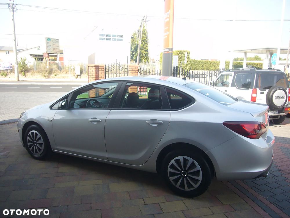 Opel Astra 1.4 T Enjoy - 10