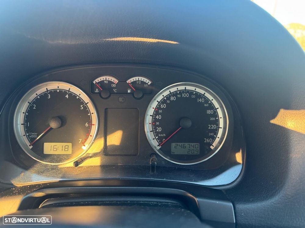 VW Golf 1.4i 25 Anos - 8