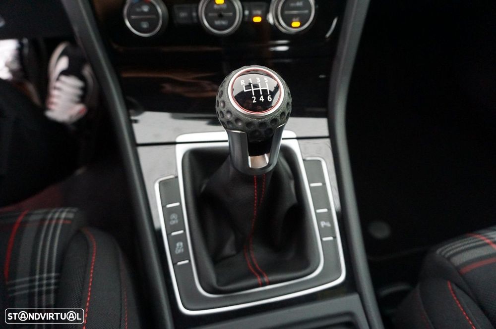 VW Golf 2.0 TSi GTi Performance - 17