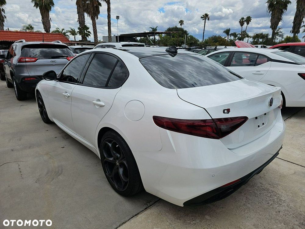 Alfa Romeo Giulia - 5