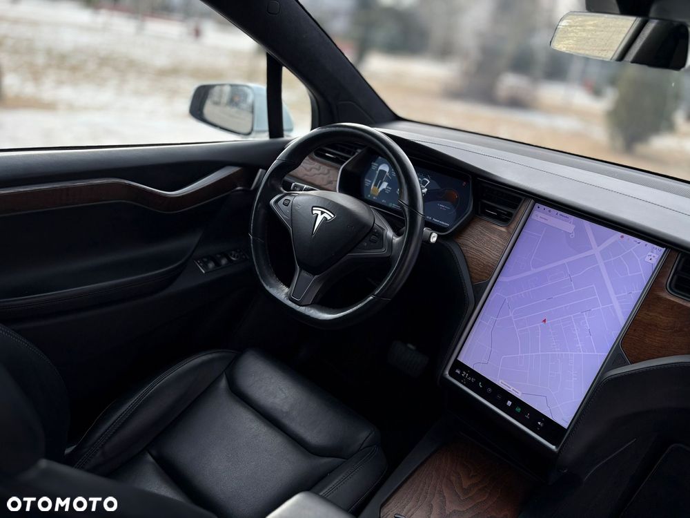 Tesla Model X - 18