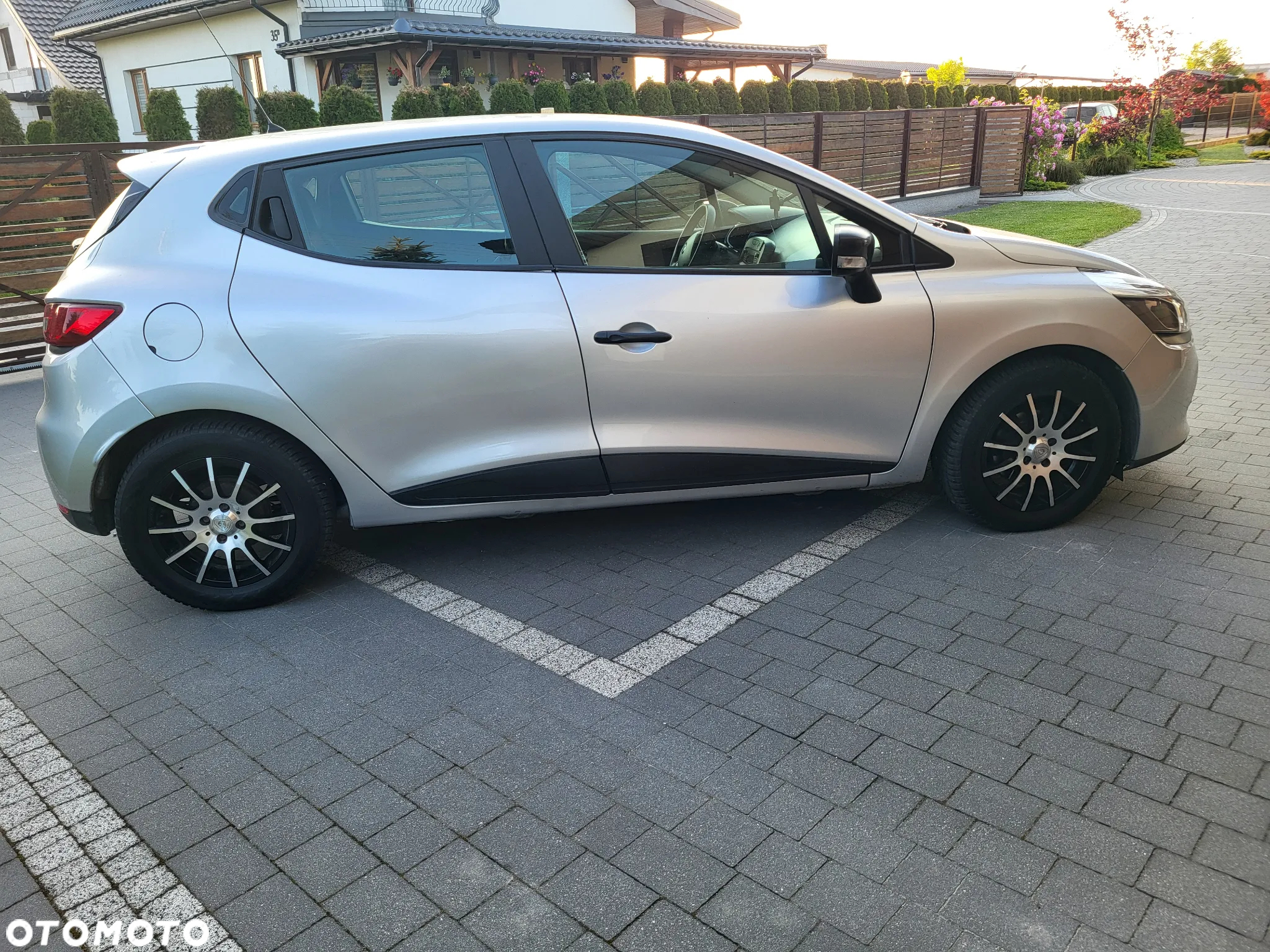 Renault Clio 1.2 16V Life - 9