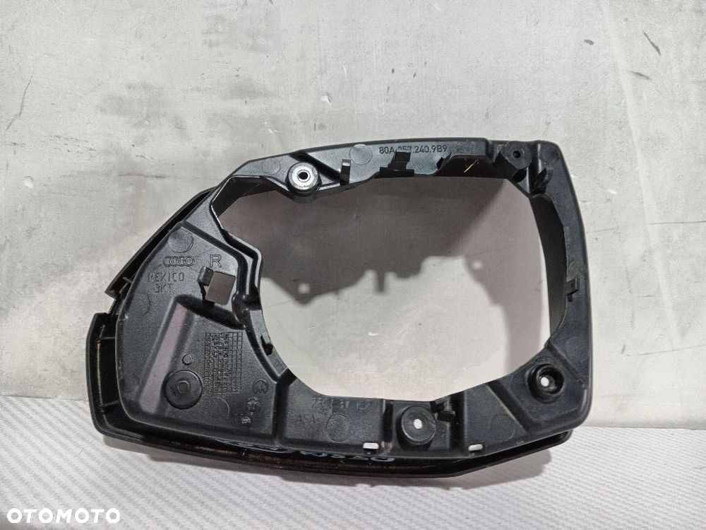 OBUDOWA LUSTERKA RAMKA PRAWA AUDI Q5 80A 80A857240 - 2