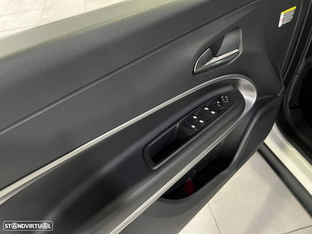 Jeep Avenger 1.2 GSE T3 Summit - 31