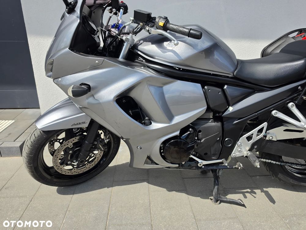 Suzuki GSX - 12