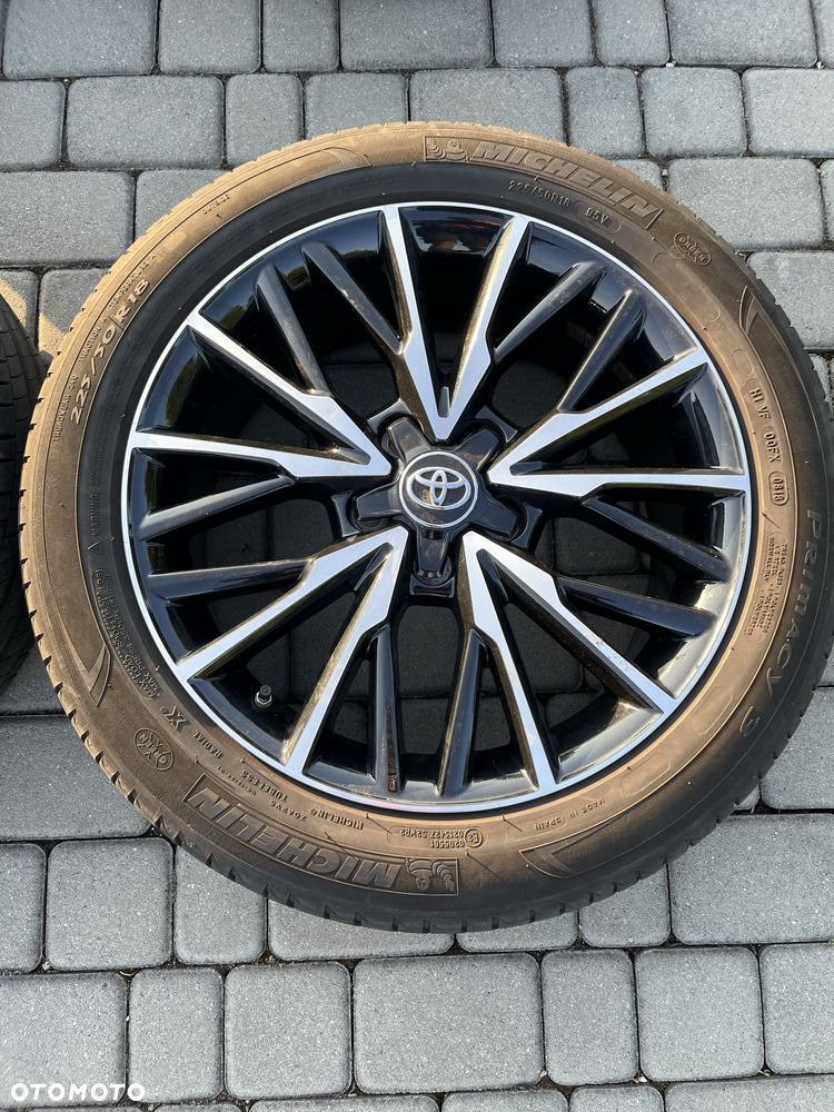 Alufelgi 5x114,3 18 cali Toyota Camry Avensis CH-r opony 225/50/18 - 2