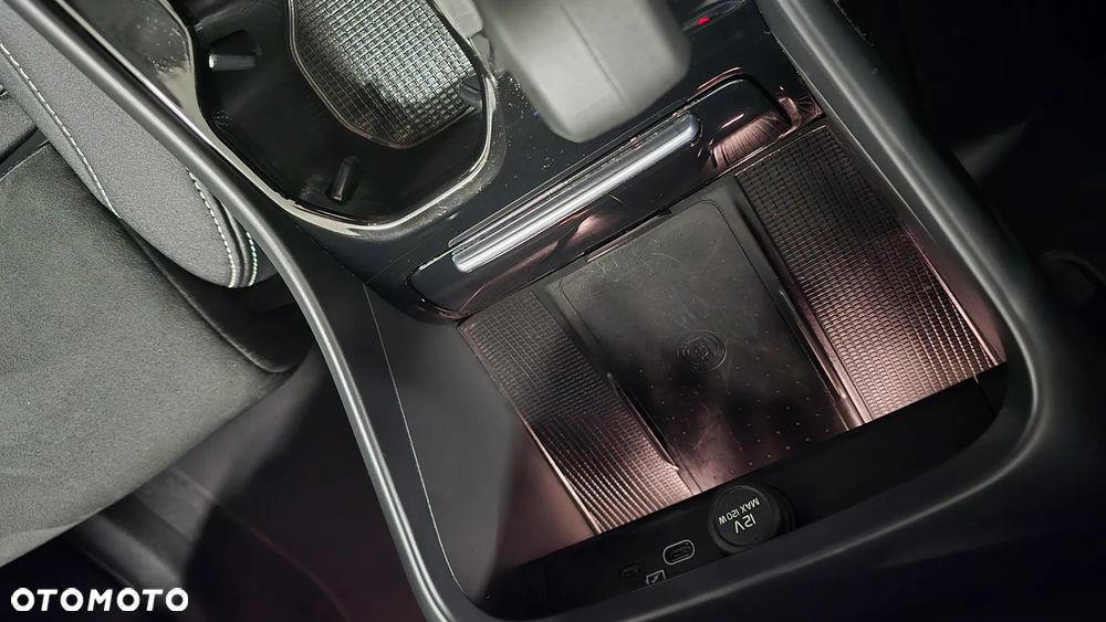 Volvo XC 40 B3 B DKG Ultra Black Edition - 17