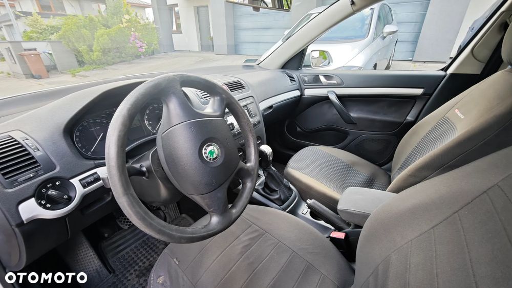 Skoda Octavia 1.6 FSI Ambiente - 19