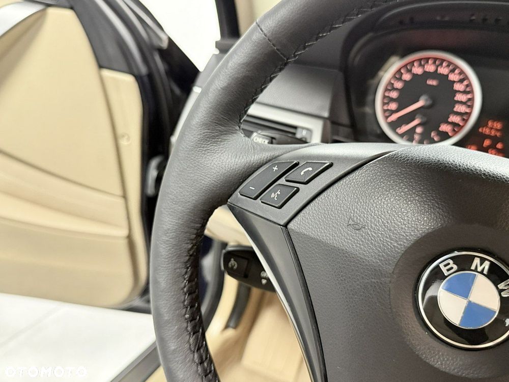 BMW Seria 5 525i Touring - 27