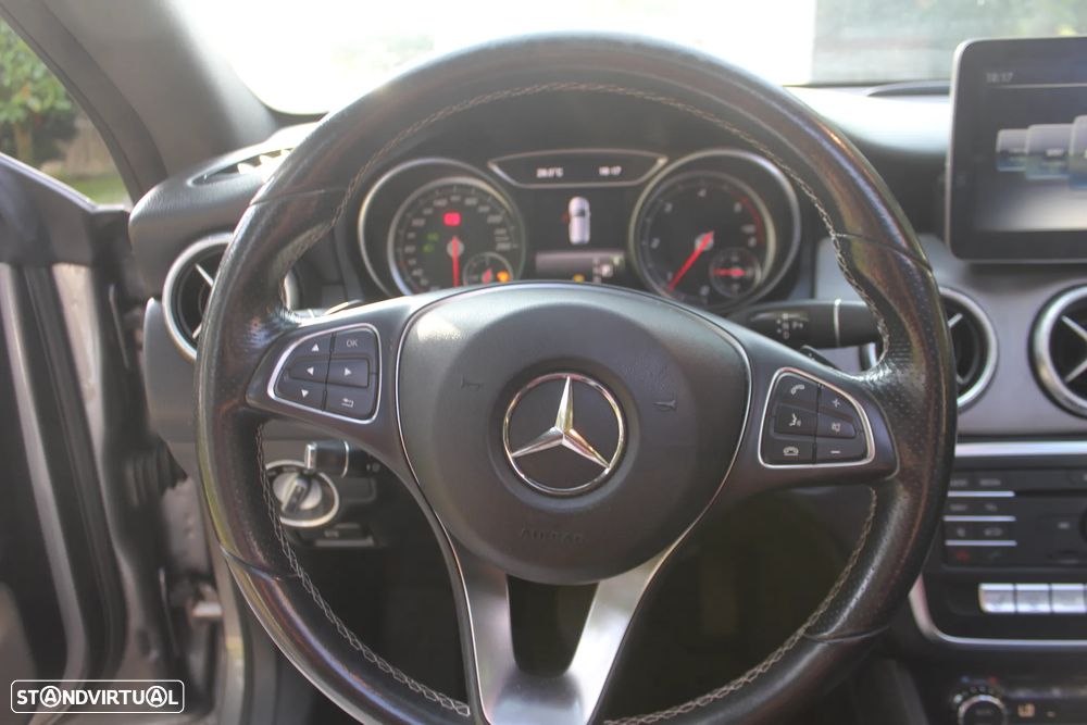 Mercedes-Benz CLA 200 d 4Matic 7G-DCT - 16