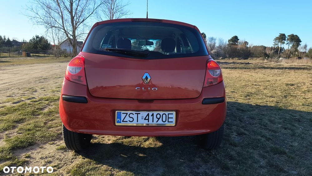 Renault Clio 1.2 16V Authentique - 8