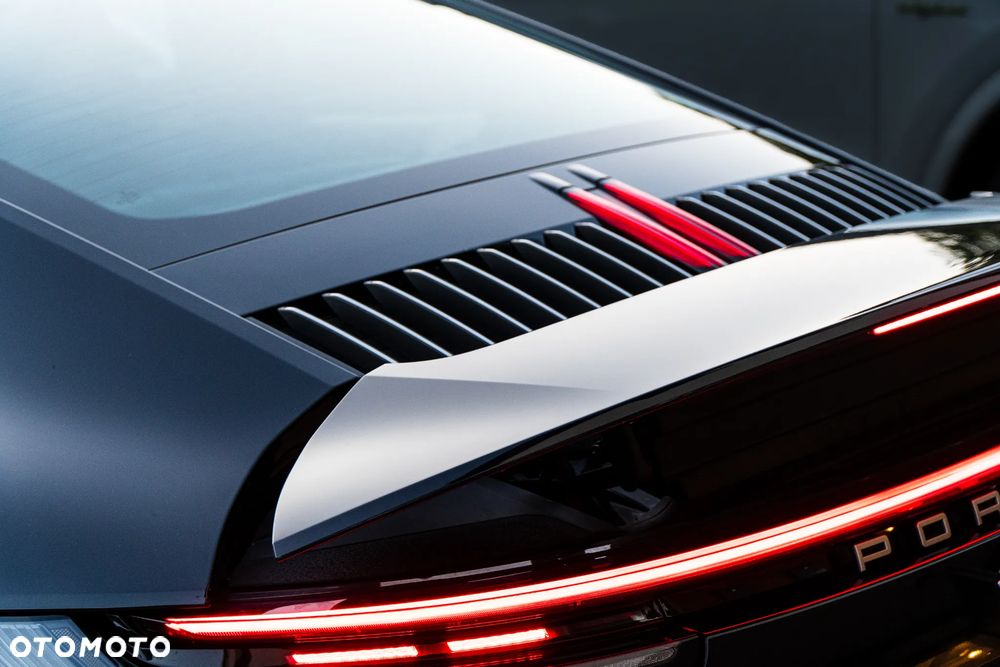 Porsche 911 Carrera 4 - 4