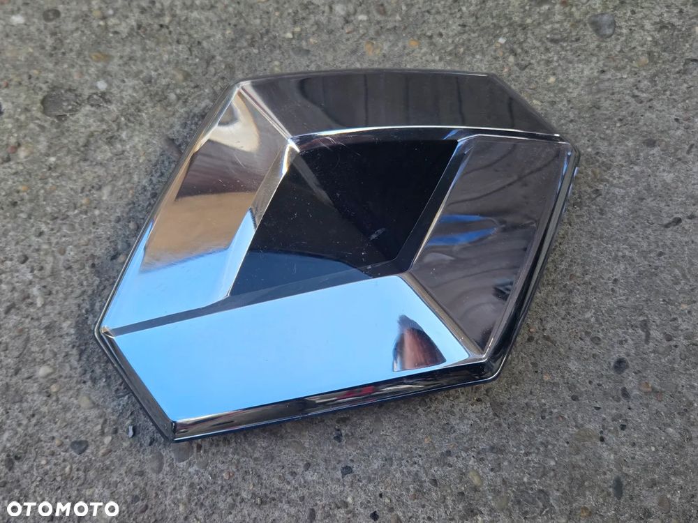 Renault Talisman Emblemat pod radar 628908106R - 1