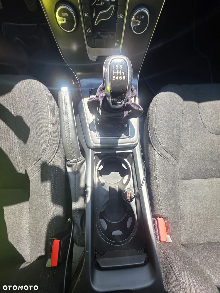 Volvo V40 D4 Momentum - 13