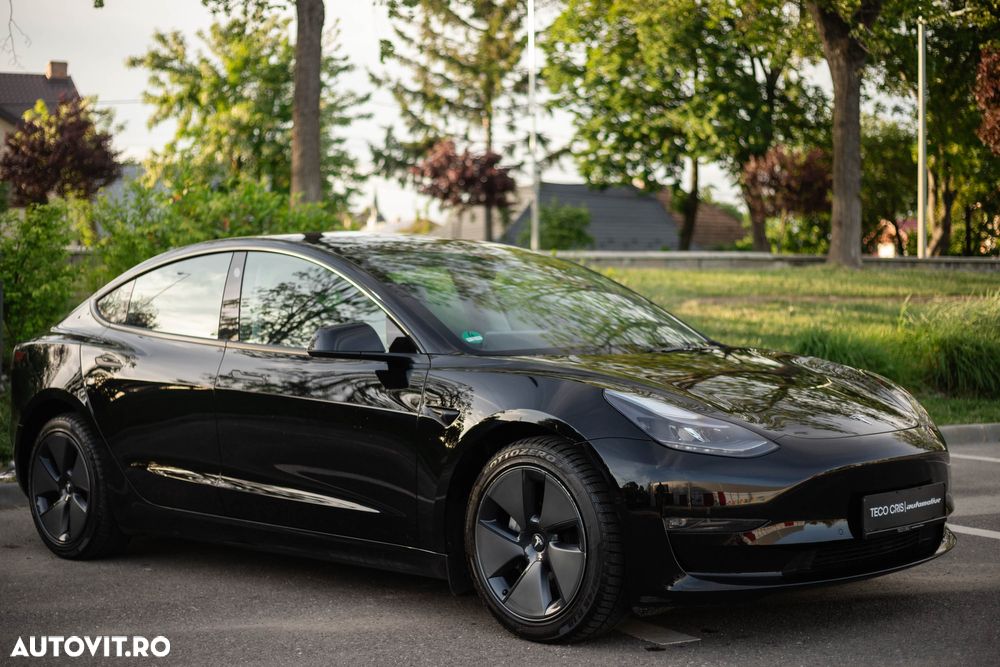 Tesla Model 3 - 4