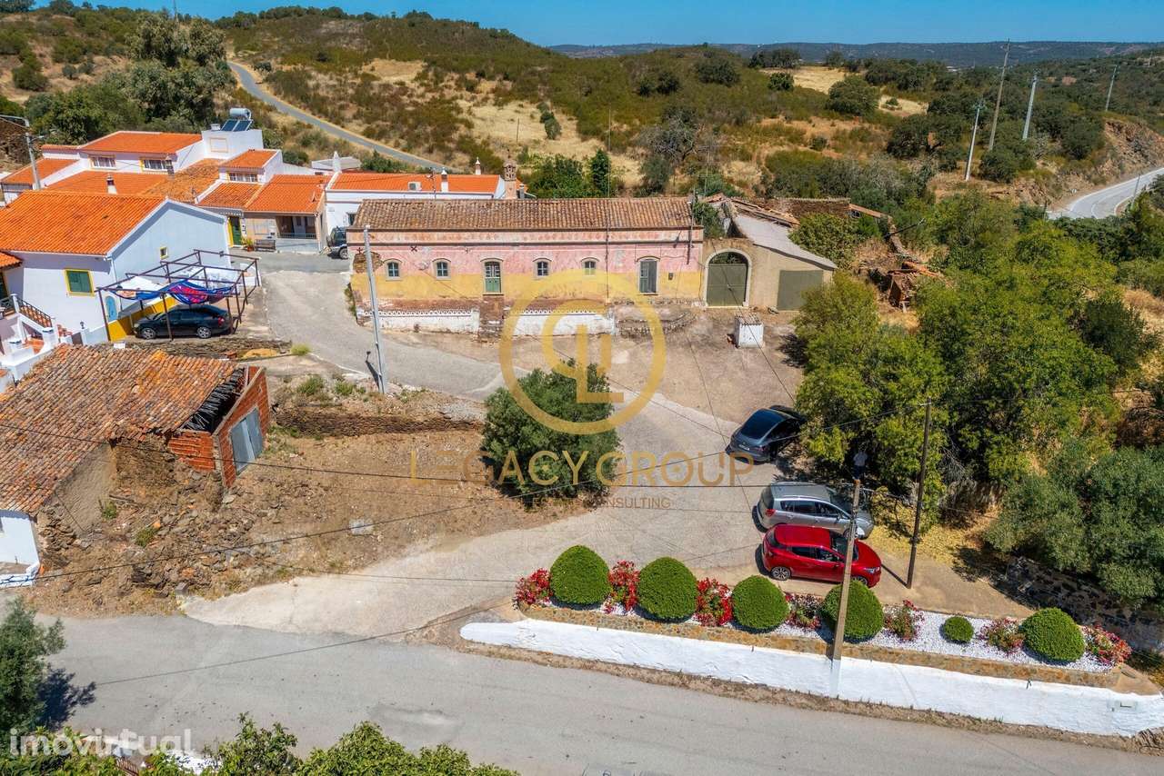 Moradia Devoluta c/8 Divisões e Terreno c/2840m2 - Vaqueiros, Alcoutim - Grande imagem: 2/60
