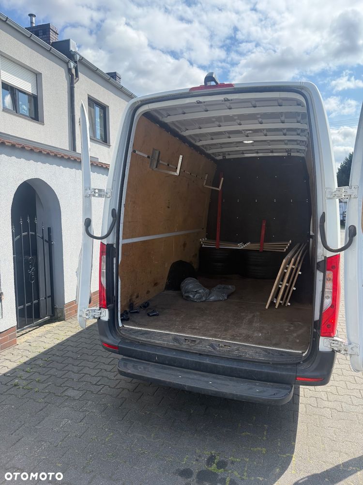 Mercedes-Benz Sprinter - 9