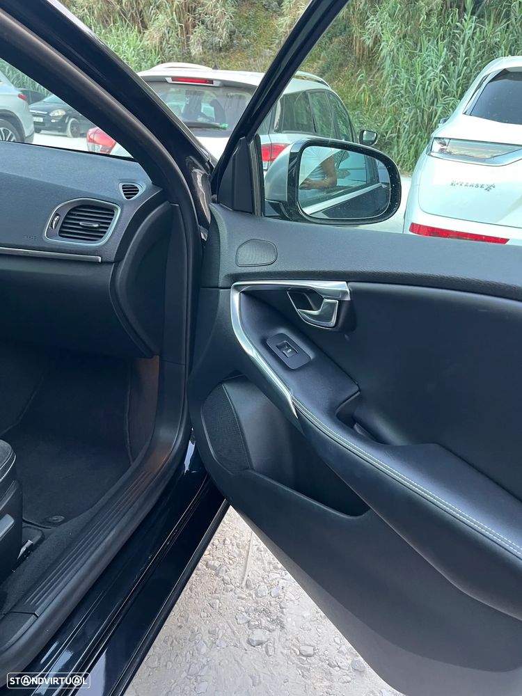 Volvo V40 D2 R Design - 29