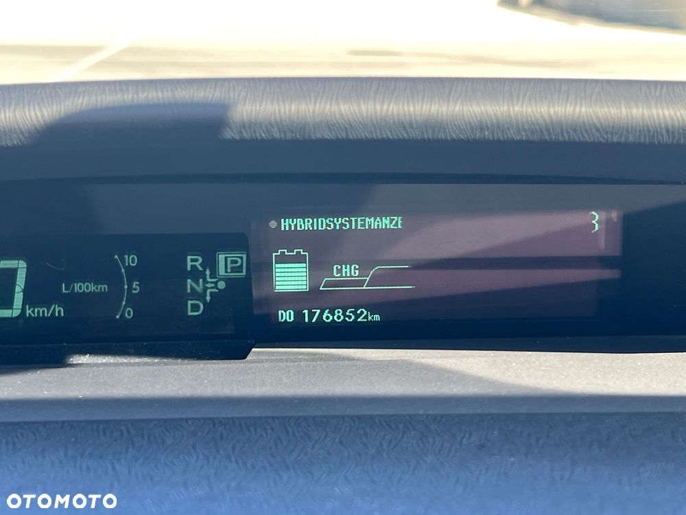 Toyota Prius (Hybrid) Executive - 17