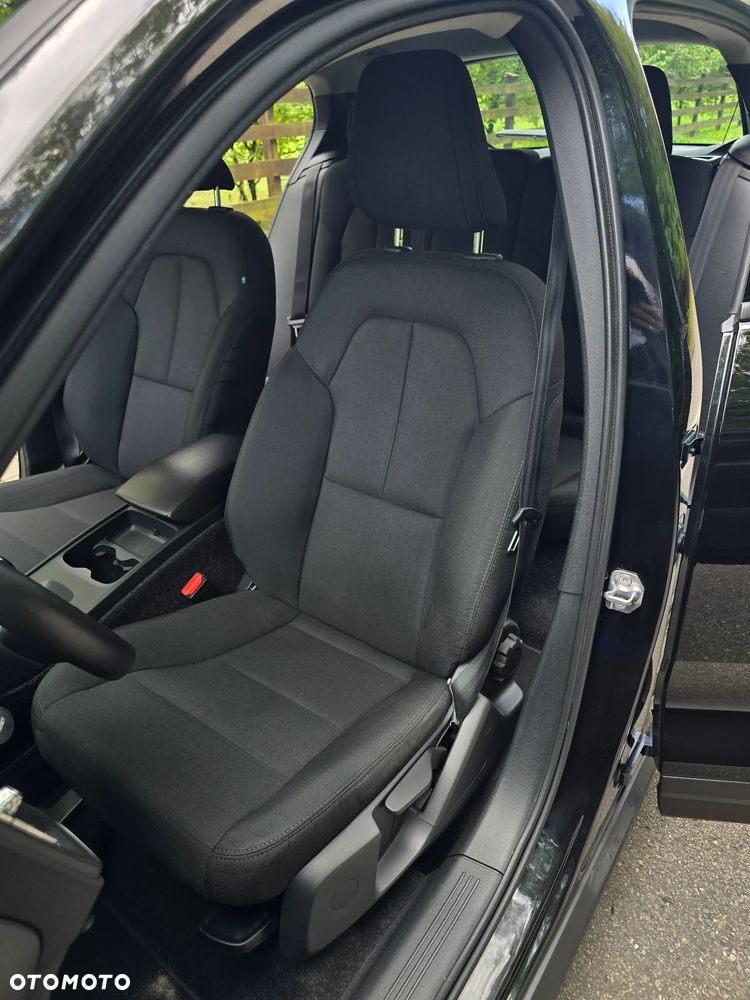 Volvo XC 40 D3 AWD Momentum Pro - 21