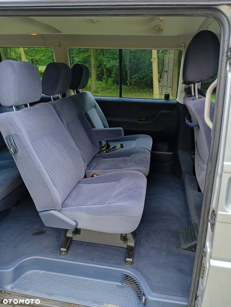 Volkswagen Caravelle - 3