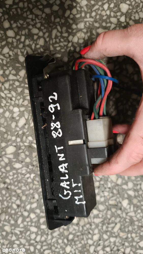 Panel sterowania szyby włącznik Mitsubishi 88-92Galant - 4