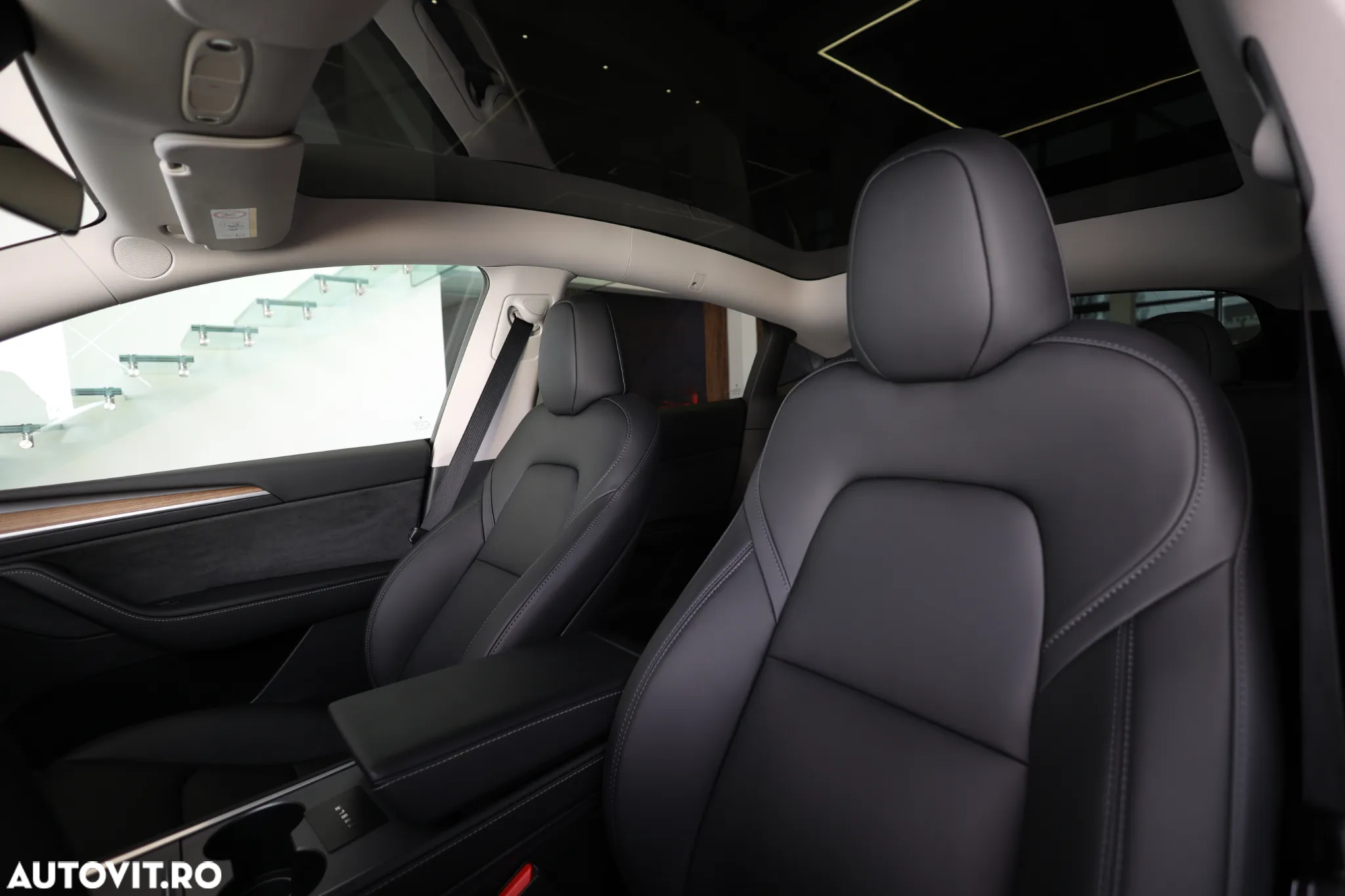 Tesla Model Y Long Range Dual Motor AWD - 11