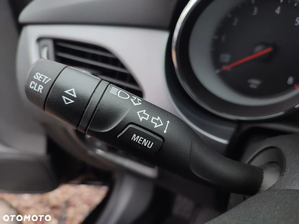 Opel Astra 1.4 T 120 Lat S&S - 37