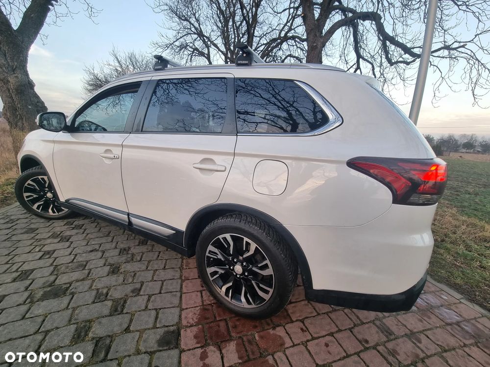 Mitsubishi Outlander 2.2 DI-D Intense + SDA 4WD - 33
