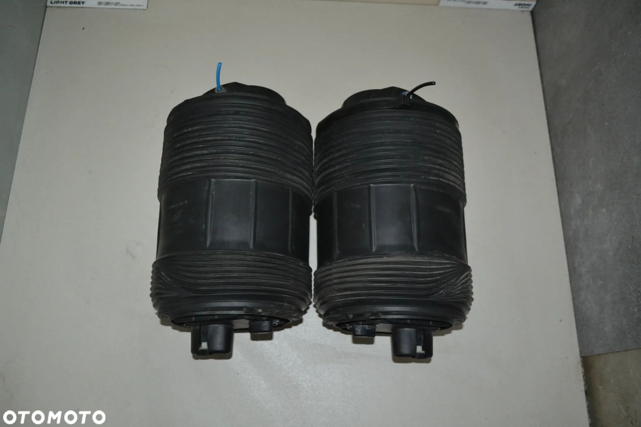 AUDI Q7 Q8 VW TOUAREG PODUSZKA ZAWIESZENIA TYŁ TYLNA LEWA PRAWA MIECH R309514611 4M0616001 R309514612 4M0616002 - 1