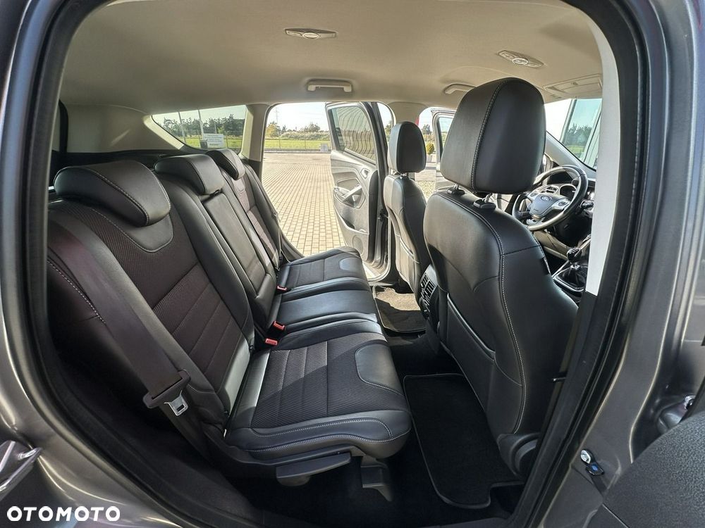 Ford Kuga 2.0 TDCi 2x4 Titanium - 13