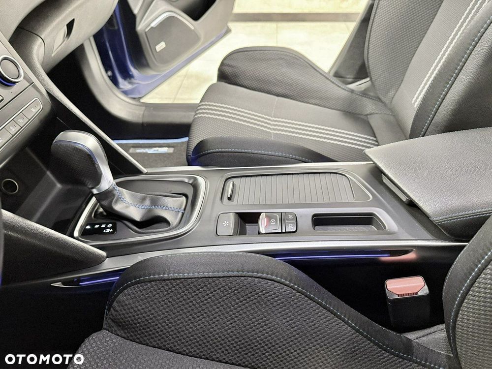 Renault Megane ENERGY TCe 205 EDC GT - 31