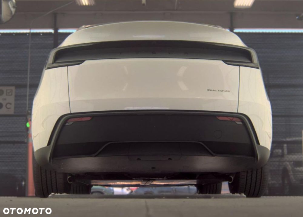 Tesla Model Y - 7