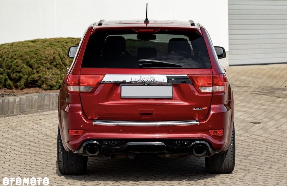 Jeep Grand Cherokee SRT8 - 10