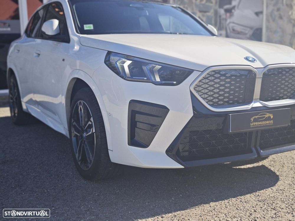 BMW iX2 eDrive20 Pack Desportivo M - 11