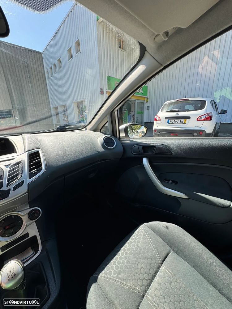 Ford Fiesta 1.25 Techno - 27