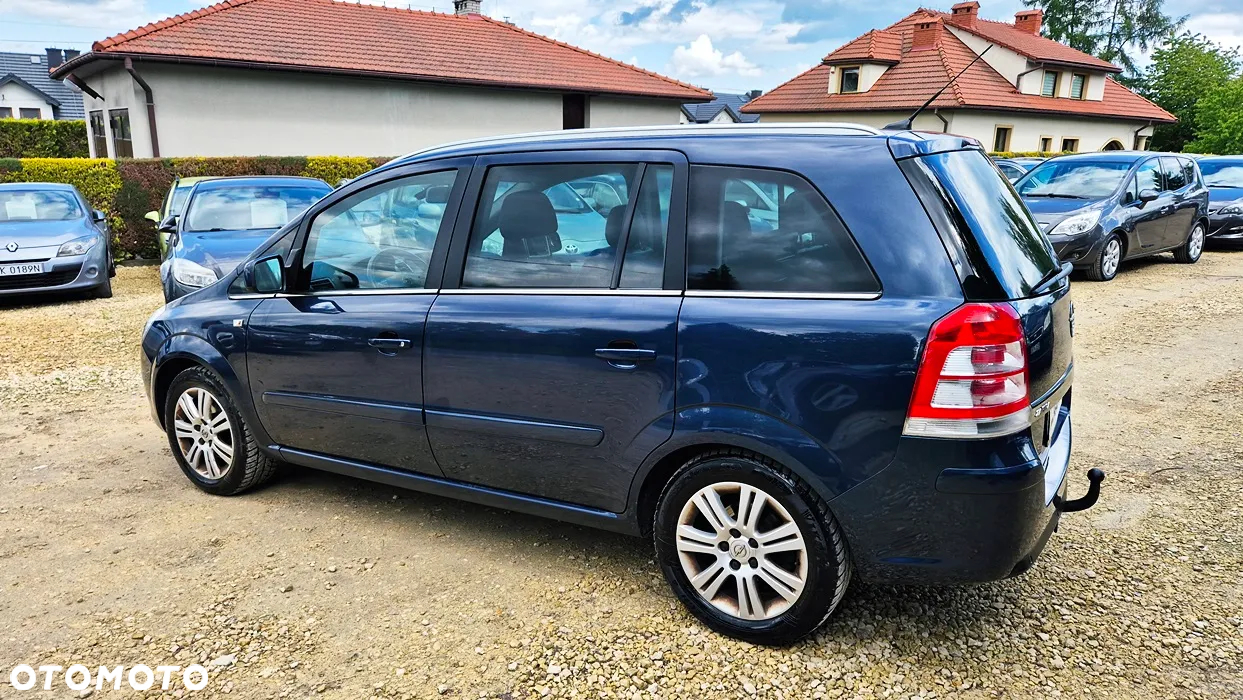 Opel Zafira 1.8 Cosmo - 24