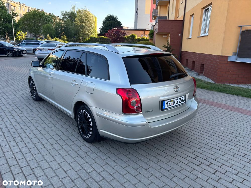 Toyota Avensis 1.8 VVT-i Executive - 14