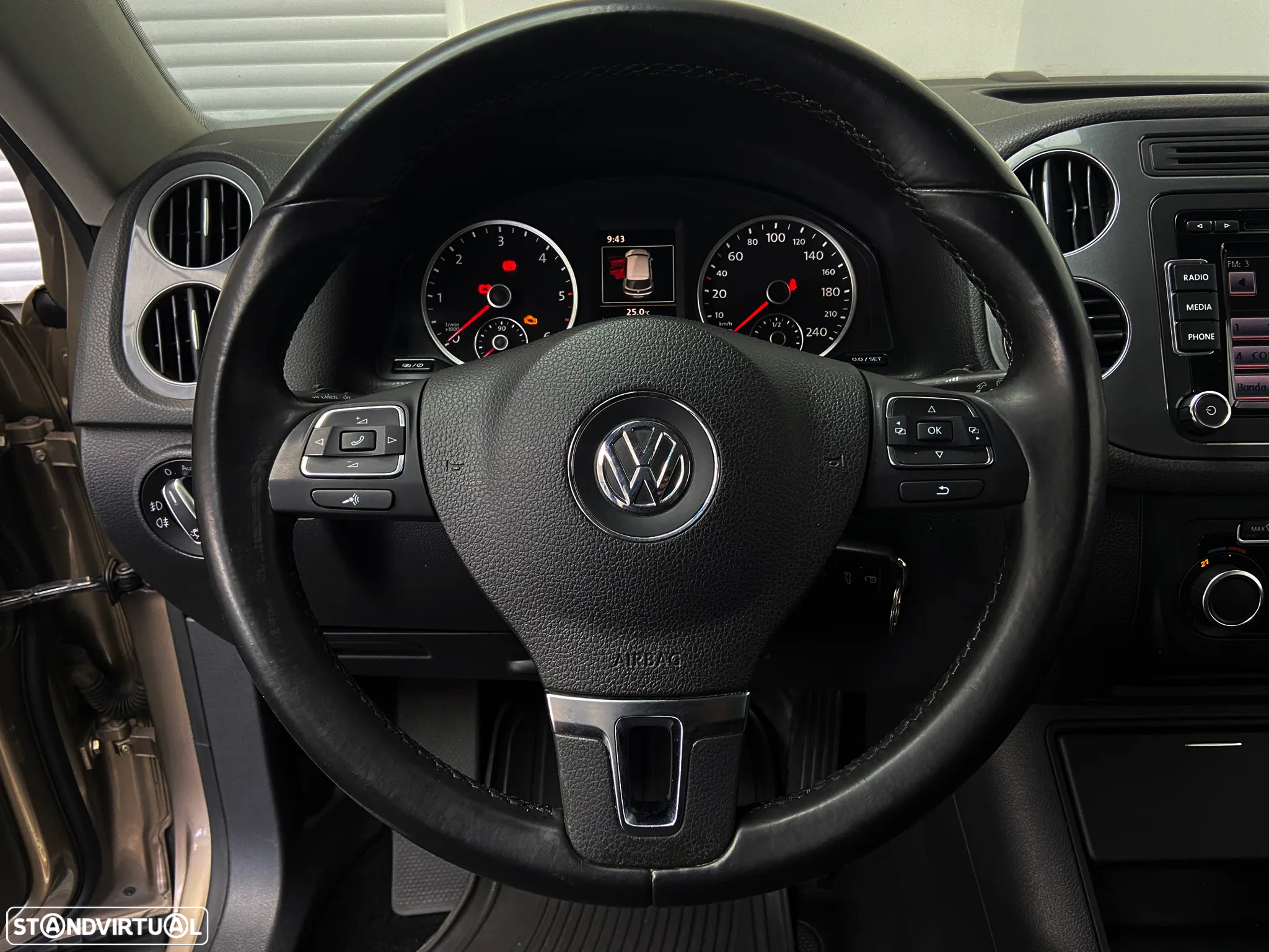 VW Tiguan 2.0 TDi Sport BlueMotion - 14
