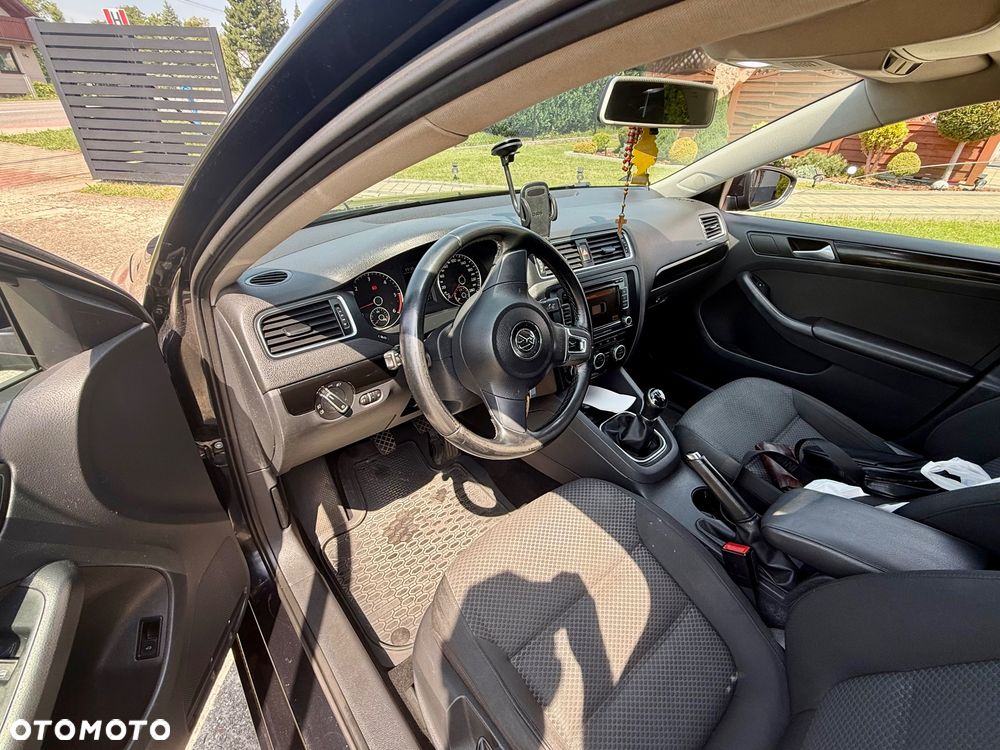 Volkswagen Jetta - 7