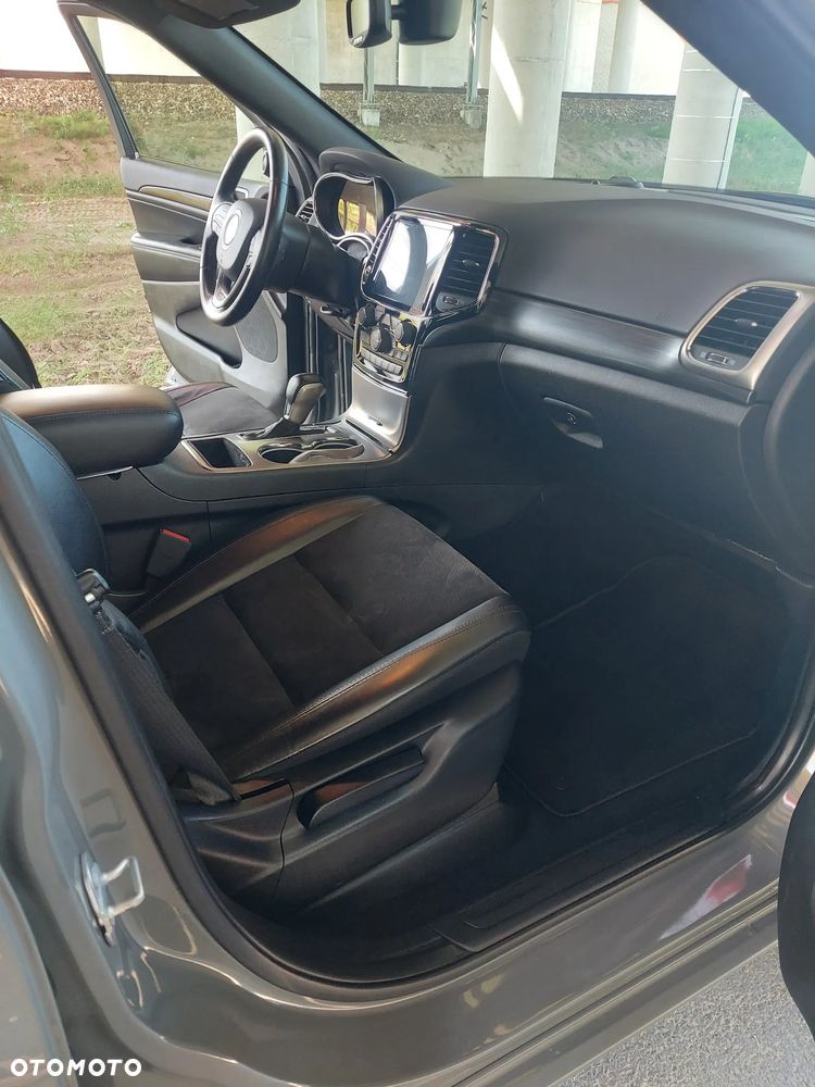 Jeep Grand Cherokee - 18