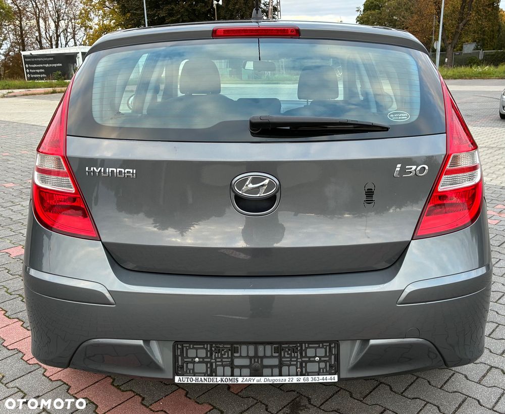Hyundai i30 1.4 Base + - 10