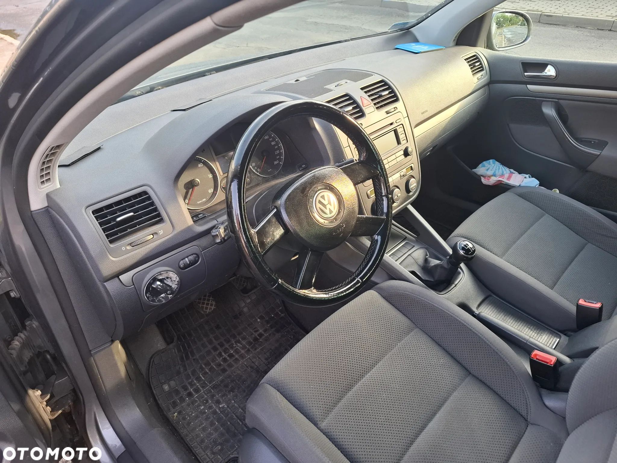 Volkswagen Golf - 1